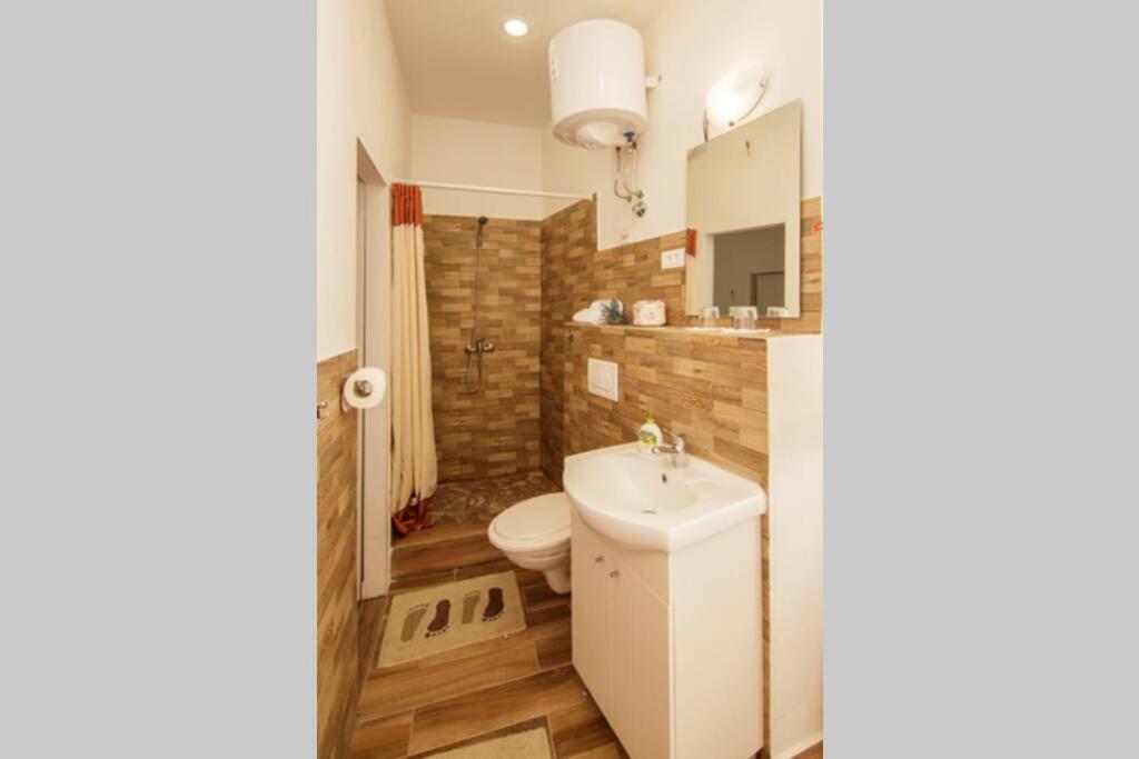 Apartment Esa Комижа Екстер'єр фото
