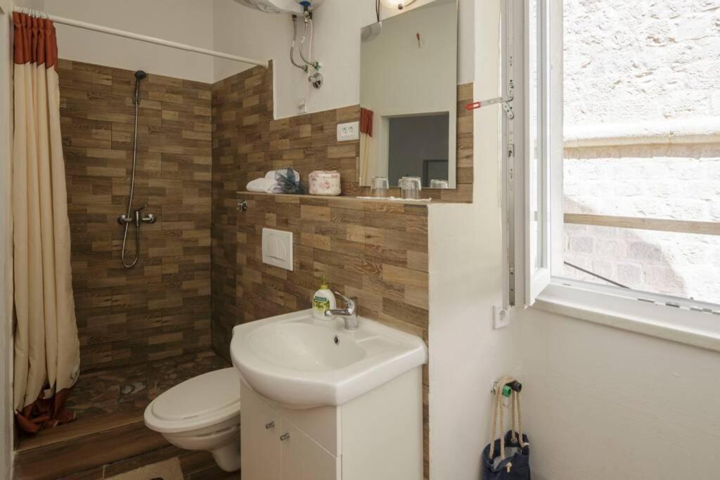 Apartment Esa Комижа Екстер'єр фото