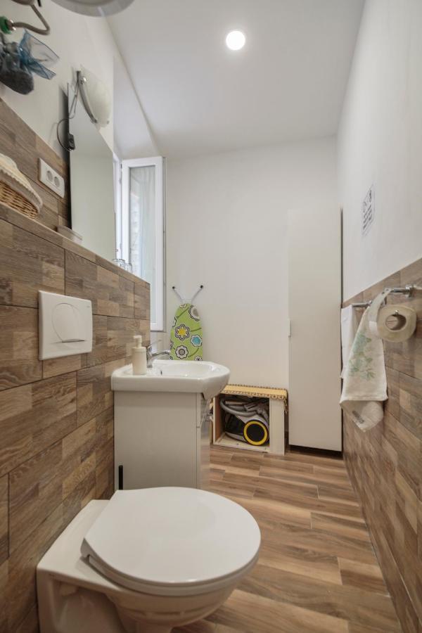 Apartment Esa Комижа Екстер'єр фото