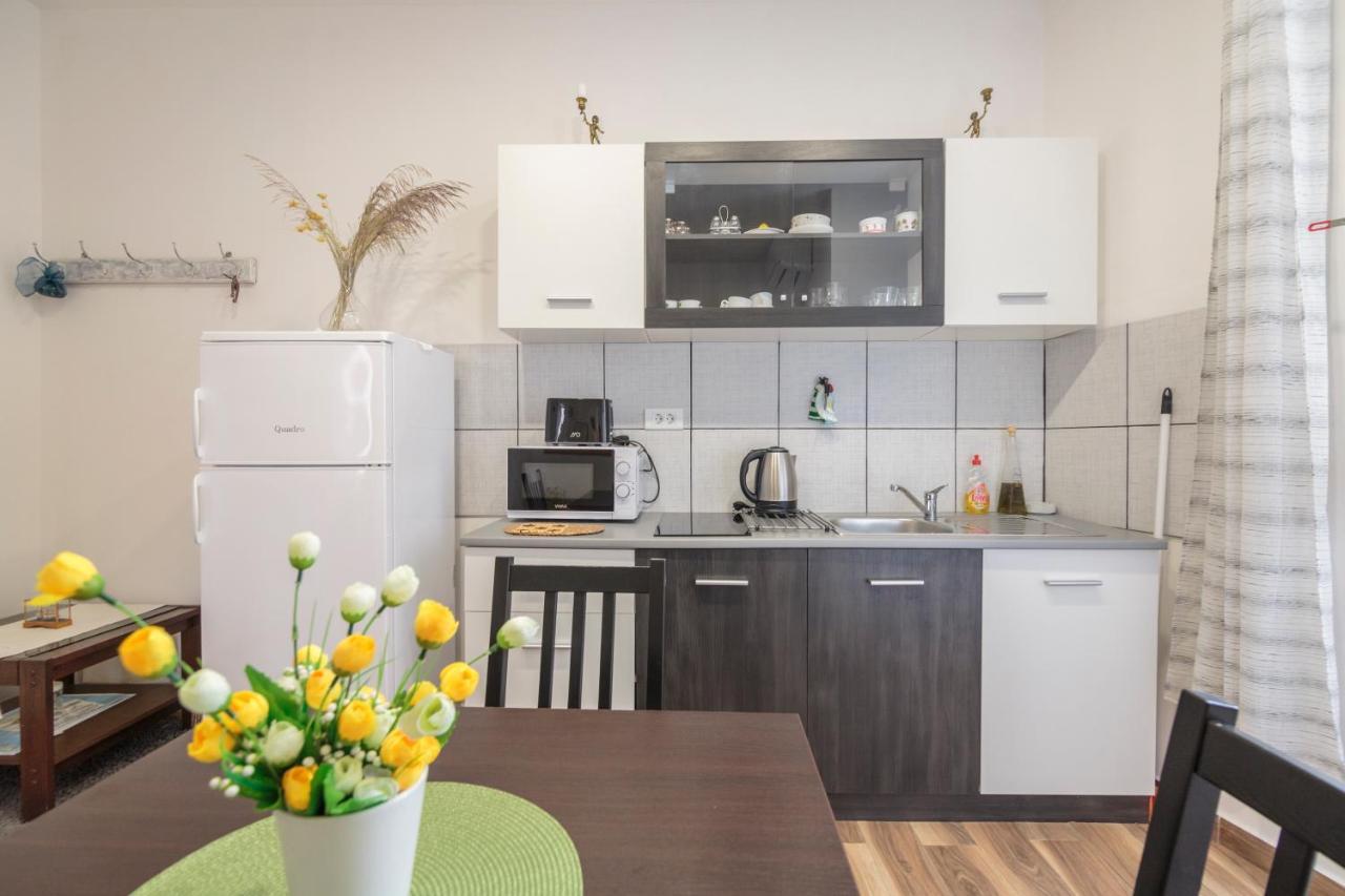 Apartment Esa Комижа Екстер'єр фото