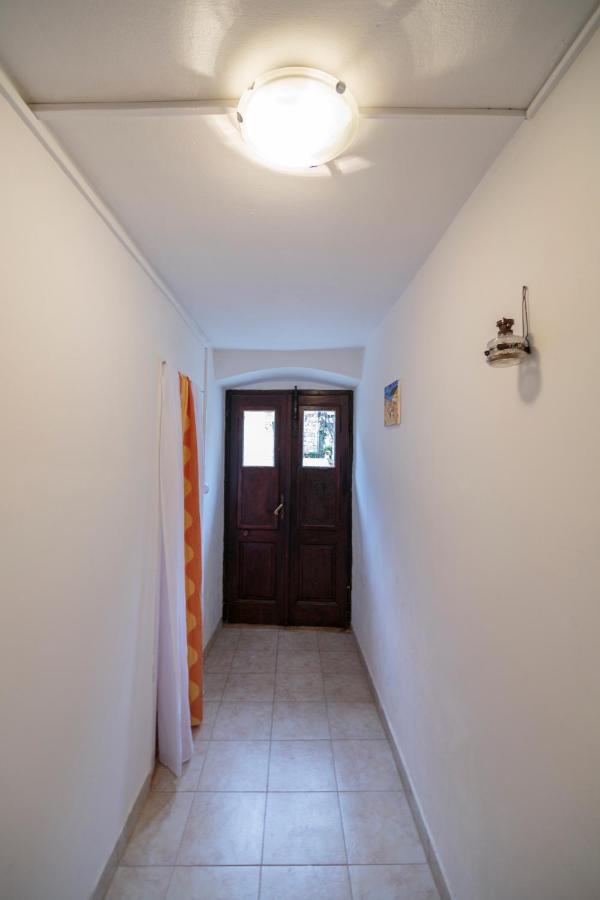 Apartment Esa Комижа Екстер'єр фото