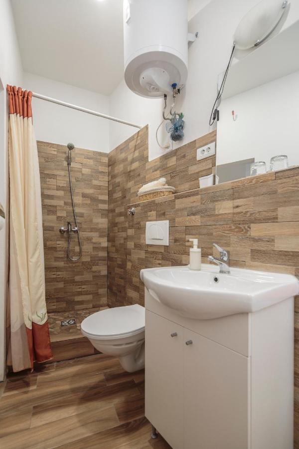 Apartment Esa Комижа Екстер'єр фото