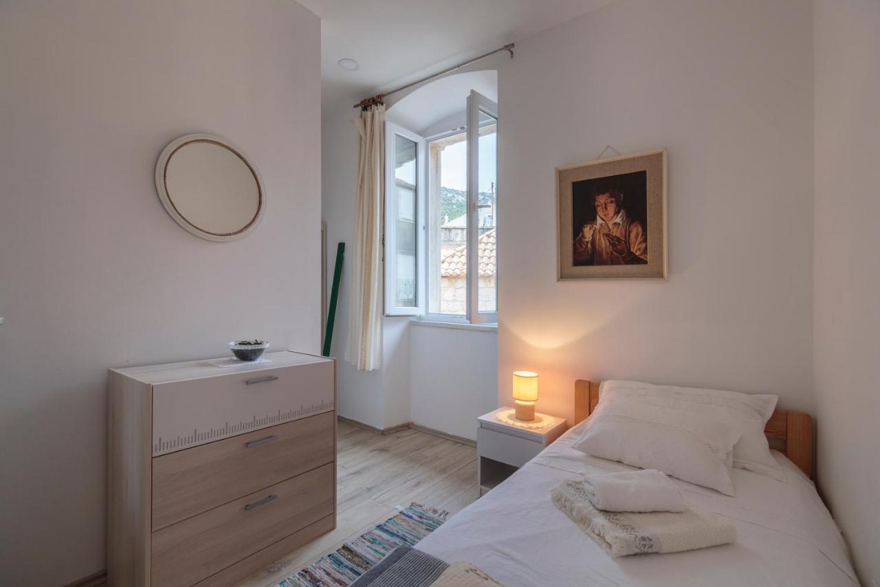 Apartment Esa Комижа Екстер'єр фото