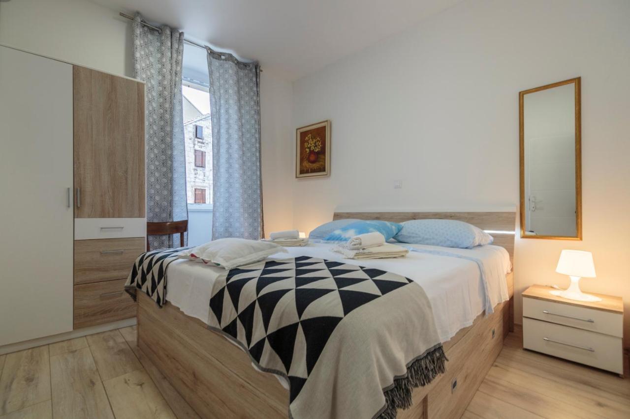 Apartment Esa Комижа Екстер'єр фото